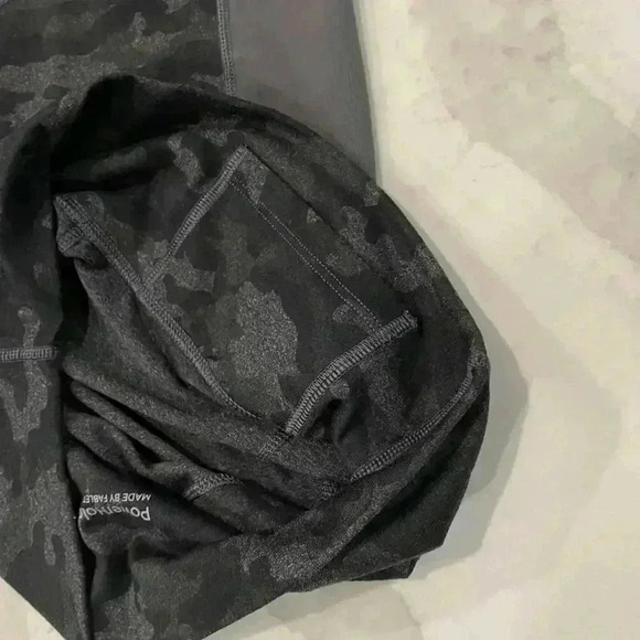 Fabletics On-The-Go PowerHold High-Waisted Activewear Legging Camo Women’s Small - Picture 6 of 8